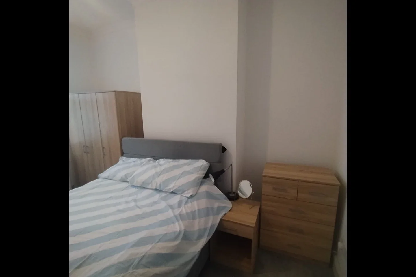 Room Sherwood Road in Greater London