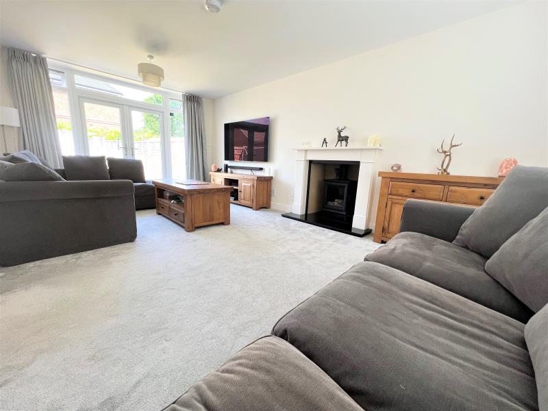 House Parsonage Grove in Surrey Heath