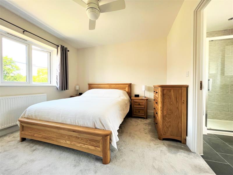 House Parsonage Grove in Surrey Heath