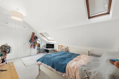Room Narbonne Avenue in Greater London