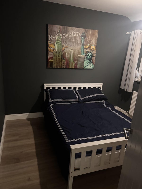 Room Heathside Grove in Salford