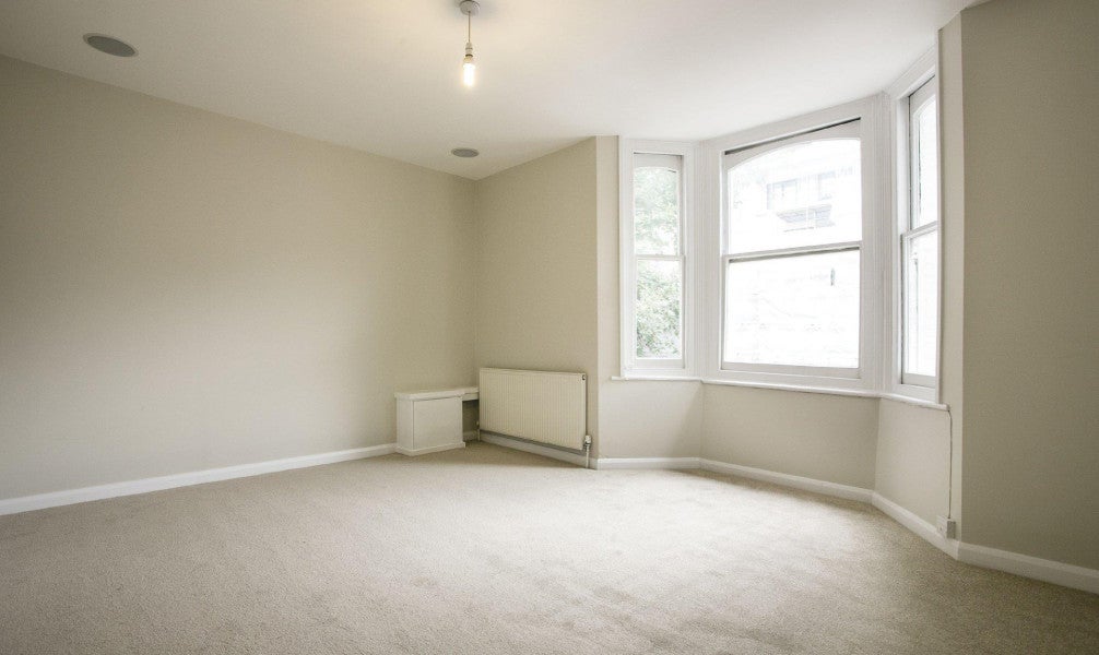 Flat Chiswick High Road in Greater London