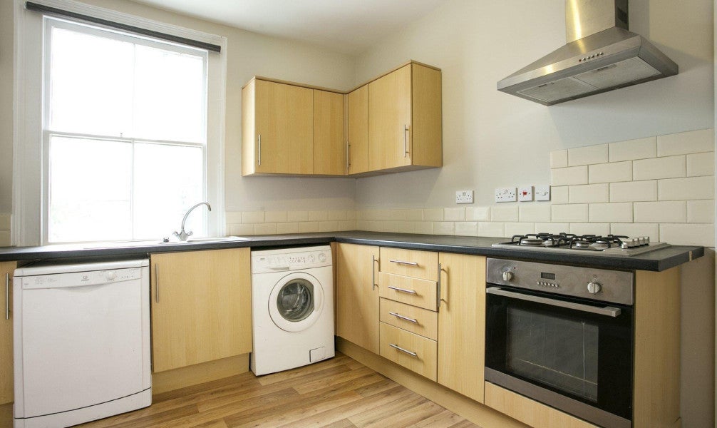Flat Chiswick High Road in Greater London