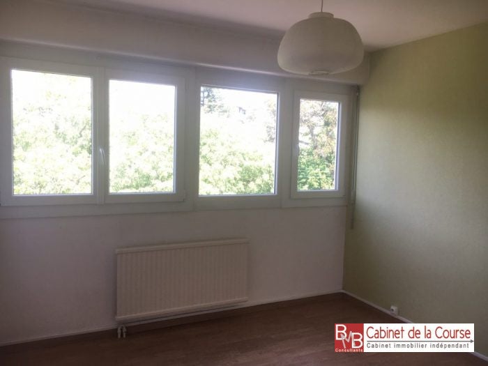 Flat Rue de la Course in Bordeaux