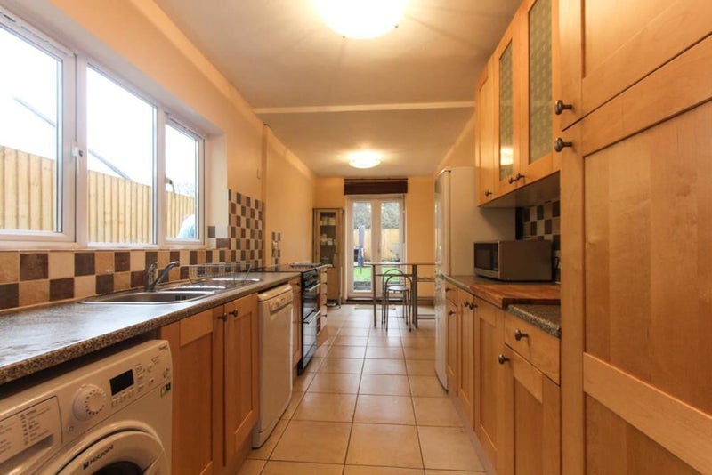 Room Moorland Road in Cardiff