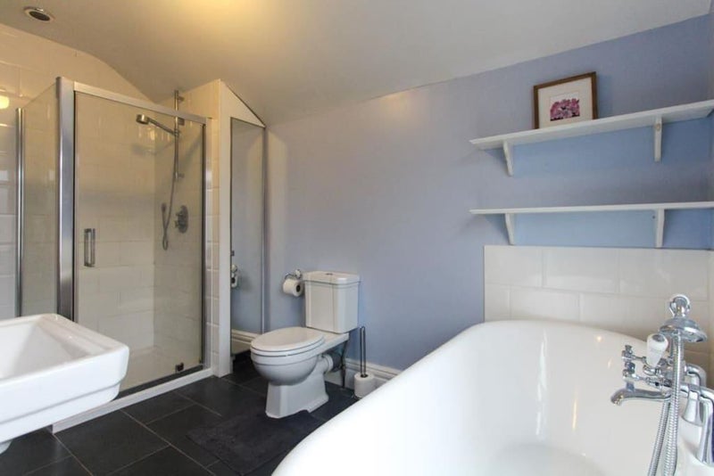 Room Moorland Road in Cardiff