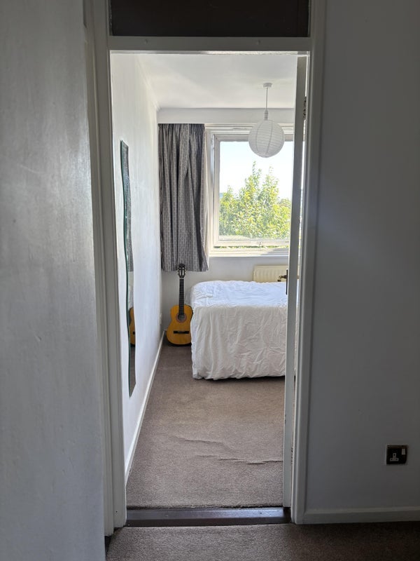 Room Swanscombe Road in Greater London