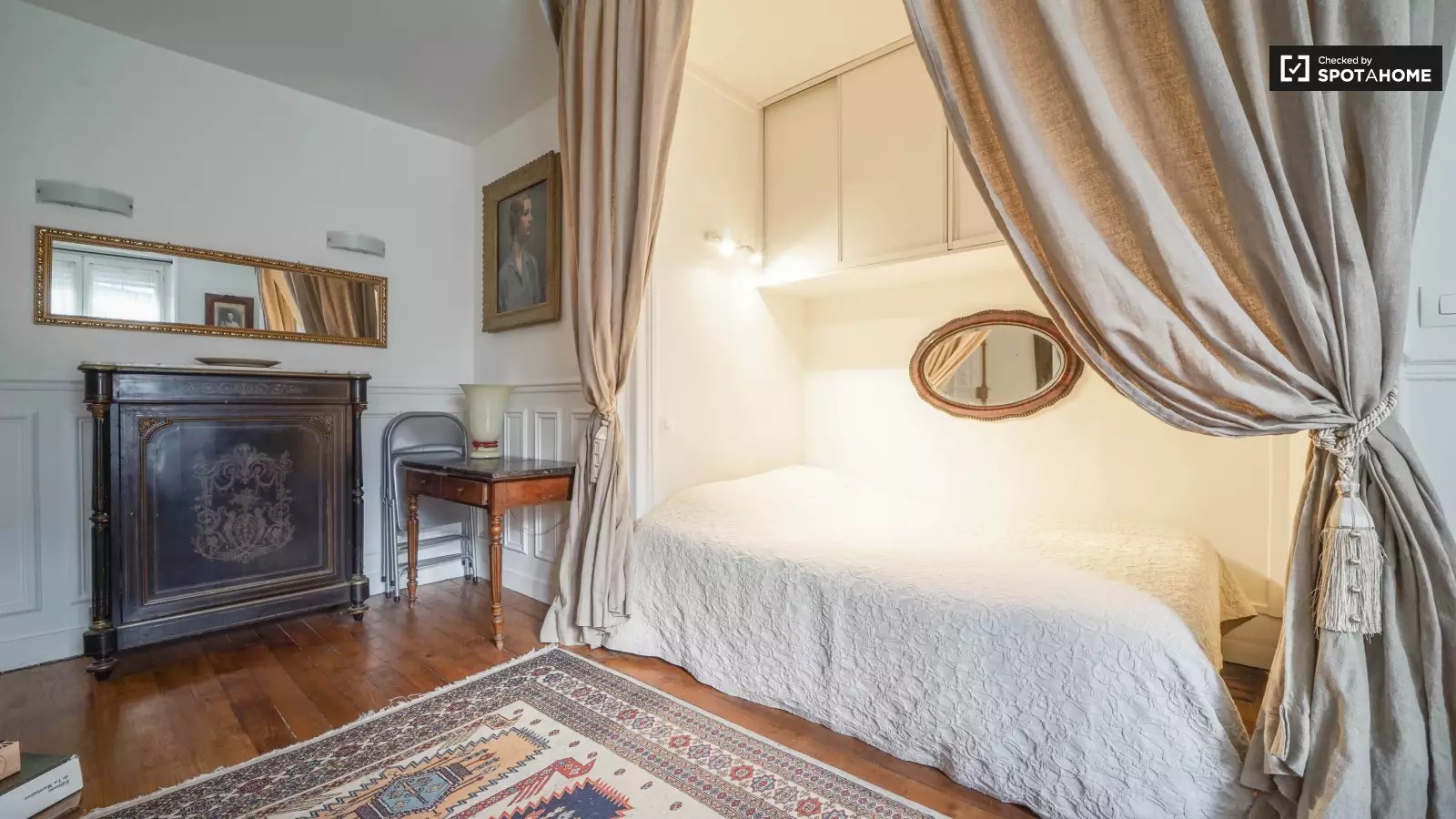 Appartement Place Saint-Pierre à Paris