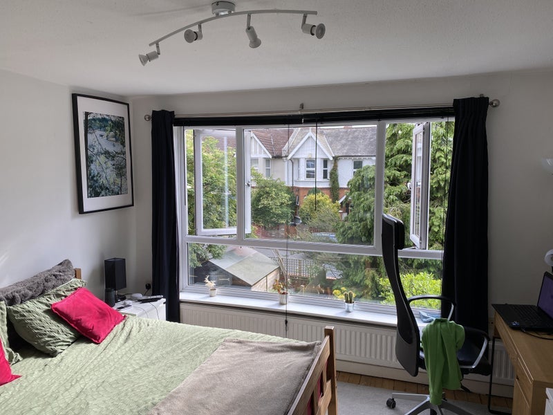 Room Goodman Crescent in Greater London