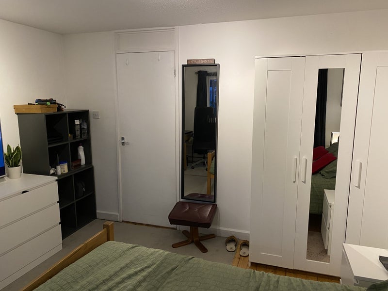 Room Goodman Crescent in Greater London