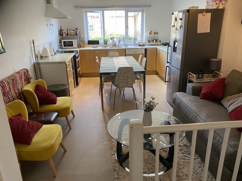 Room Goodman Crescent in Greater London