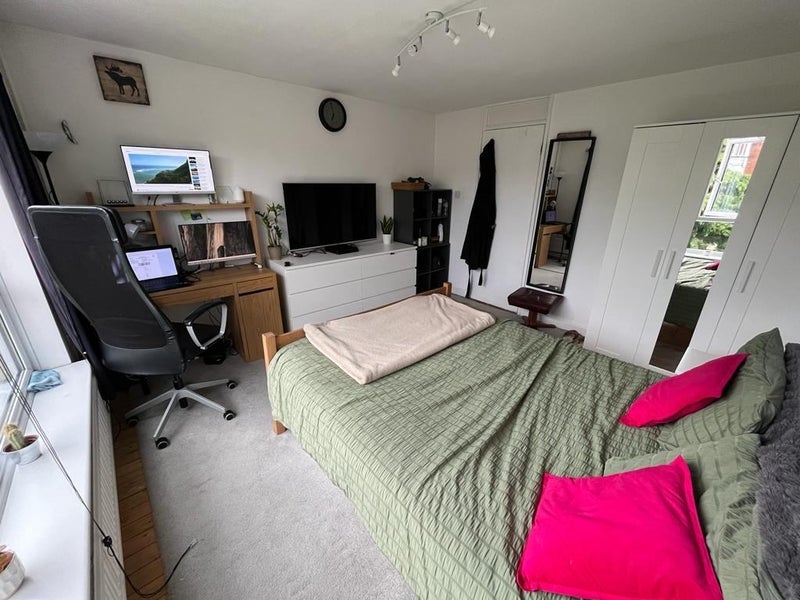 Room Goodman Crescent in Greater London