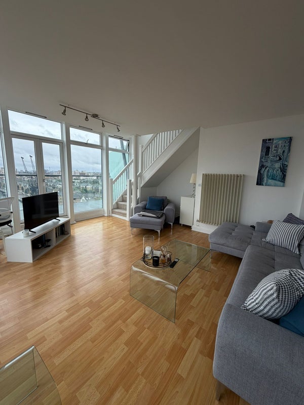 Room Hanover Avenue in Greater London