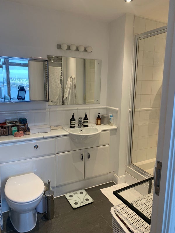 Room Hanover Avenue in Greater London
