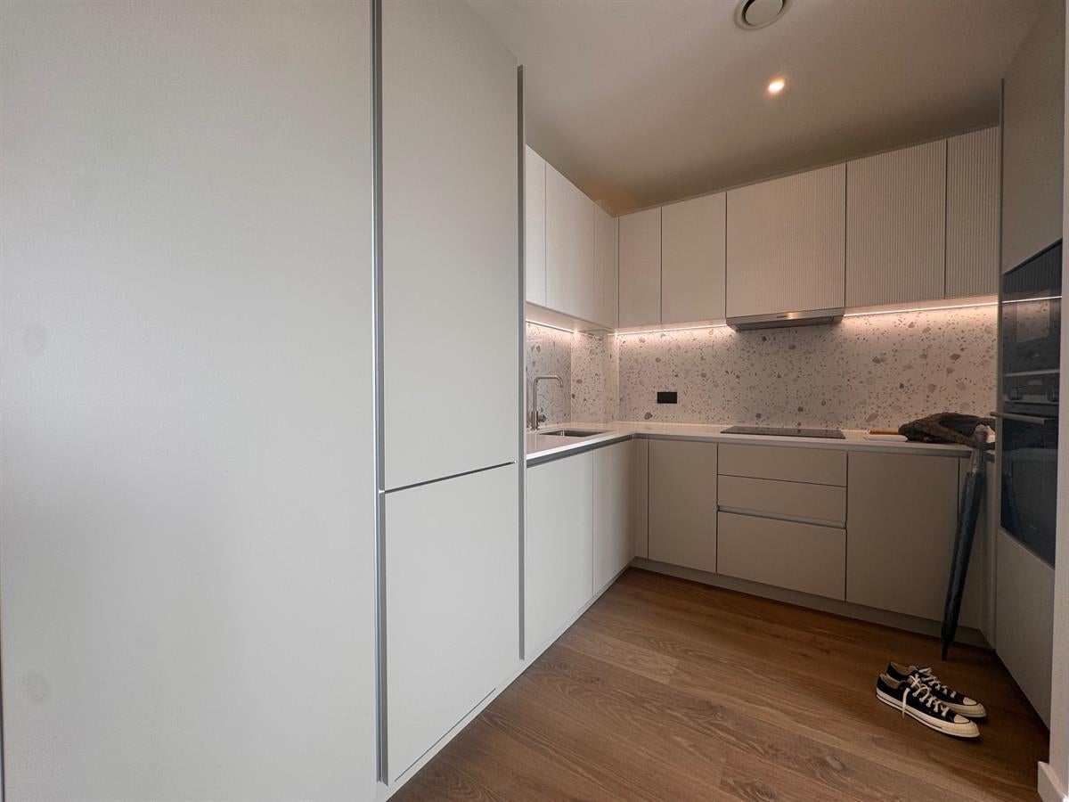Flat Carnwath Road in Greater London