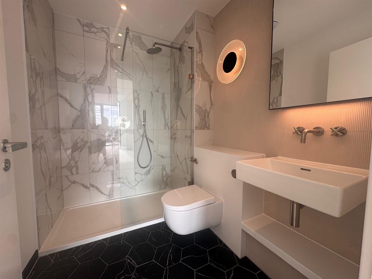 Flat Carnwath Road in Greater London