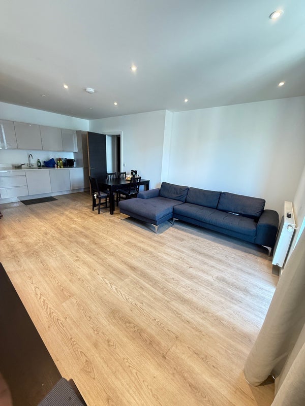 Flat Deauville Close in Greater London