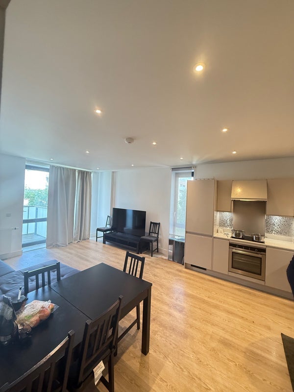 Flat Deauville Close in Greater London