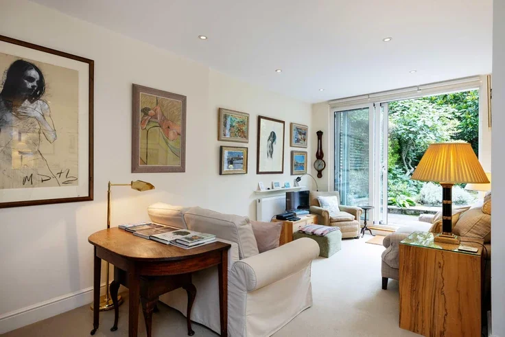 Flat Walham Grove in Greater London