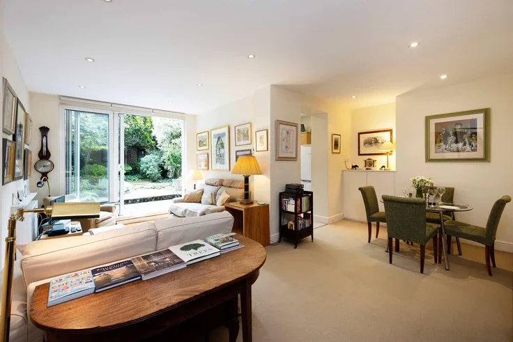 Flat Walham Grove in Greater London