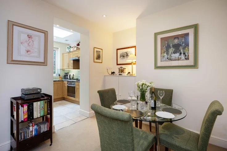 Flat Walham Grove in Greater London