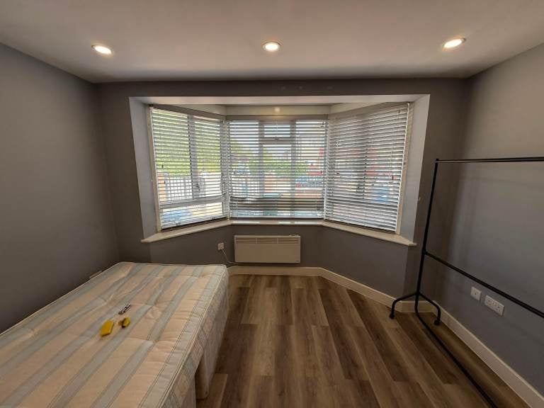 Flat Nutfield Gardens in Greater London