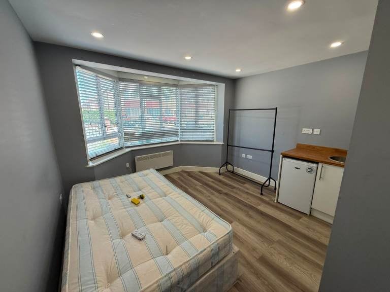 Flat Nutfield Gardens in Greater London