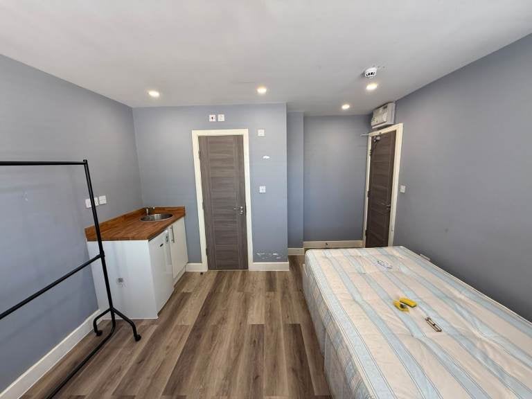 Flat Nutfield Gardens in Greater London