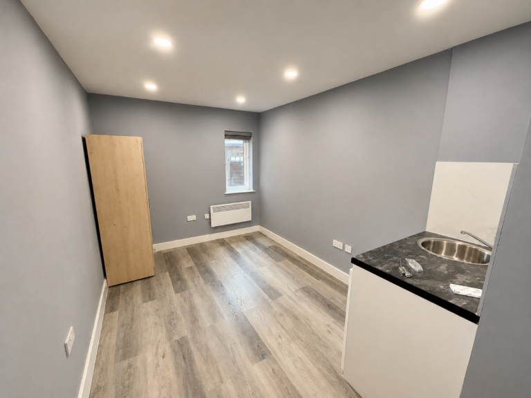 Flat Nutfield Gardens in Greater London