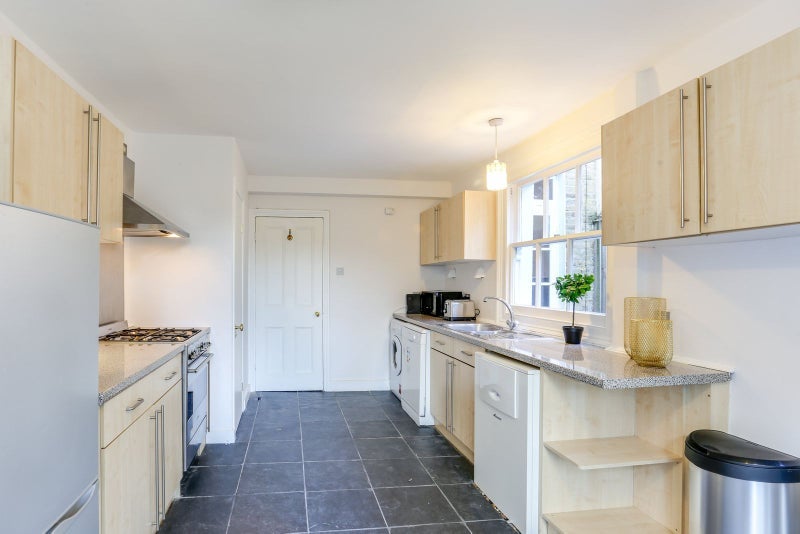 Room Gordon Road in Greater London