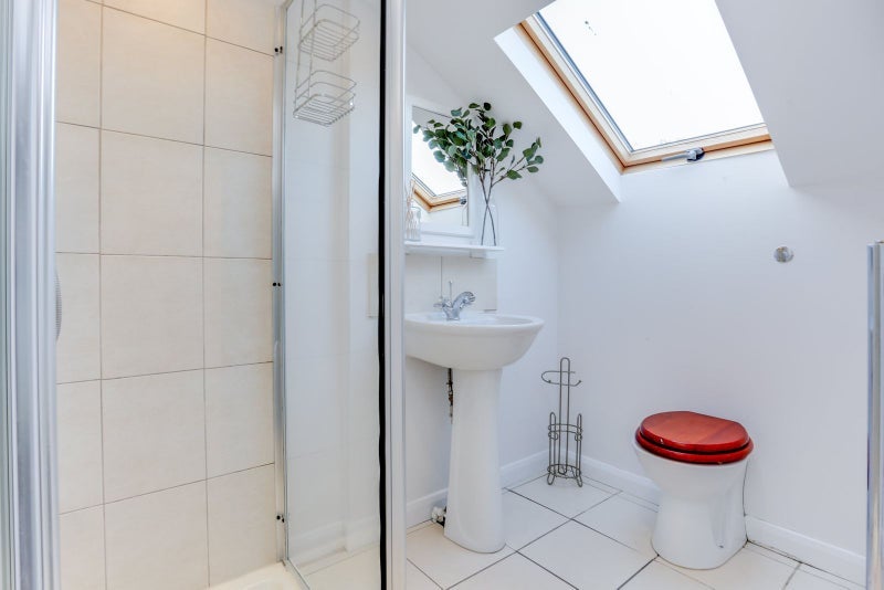 Room Gordon Road in Greater London