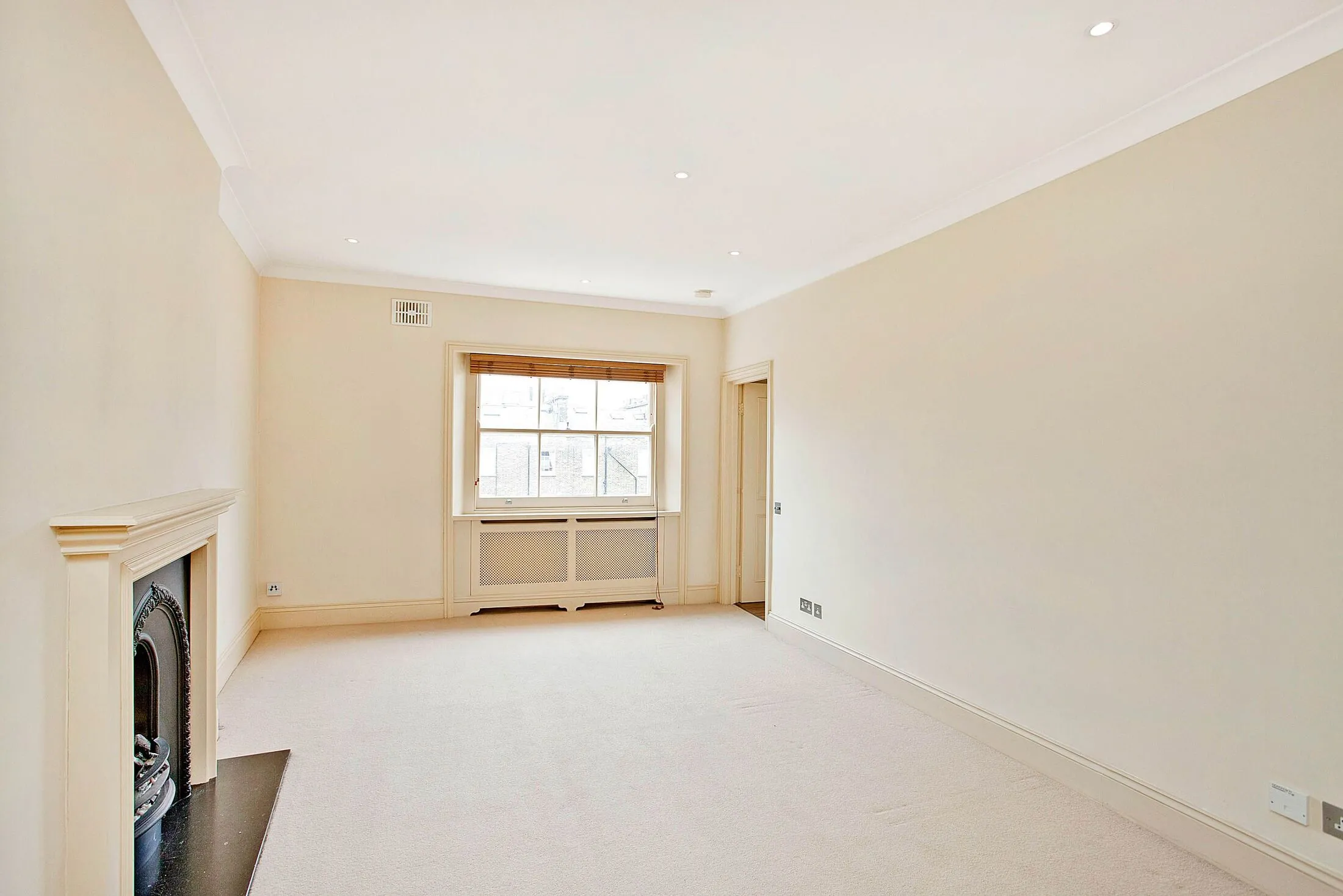 Flat Cornwall Mews South in Greater London