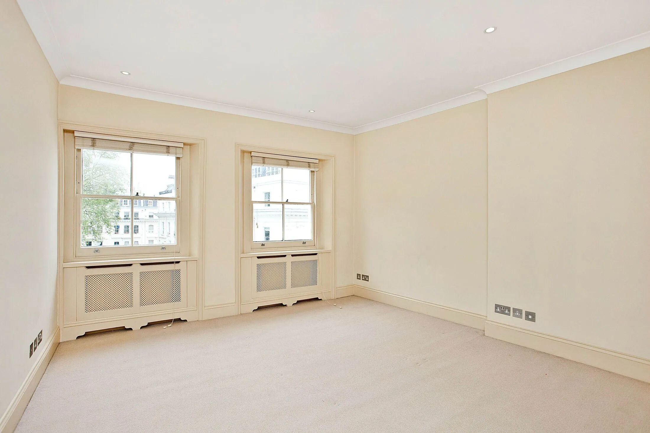 Flat Cornwall Mews South in Greater London