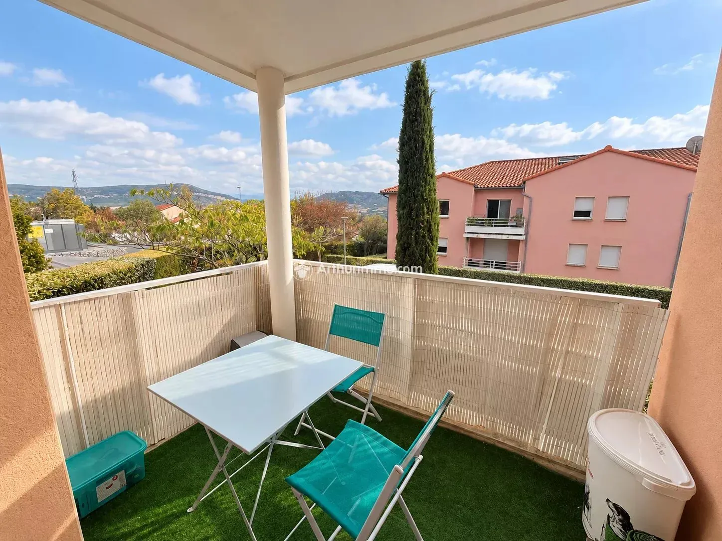 Flat Viaduc de Millau in Creissels