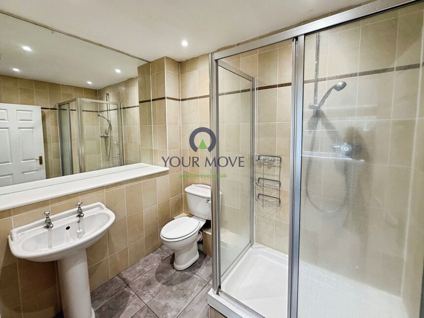 Flat Eaton Road in Greater London