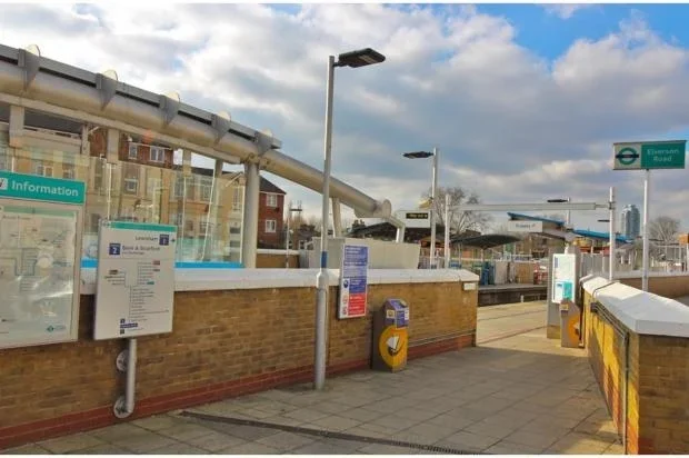Flat Rossett Way in Greater London