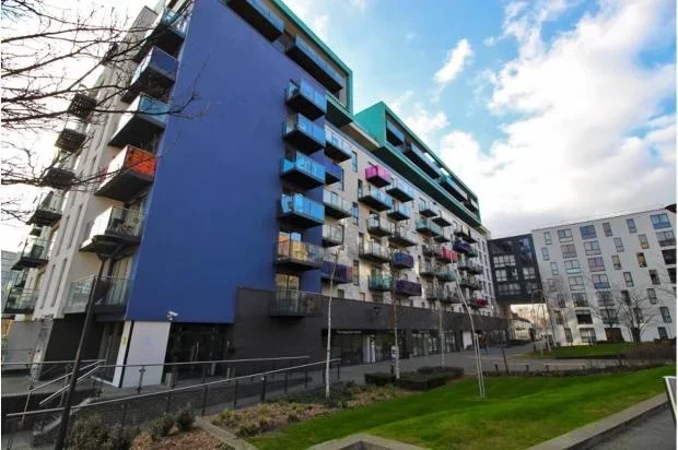 Flat Rossett Way in Greater London