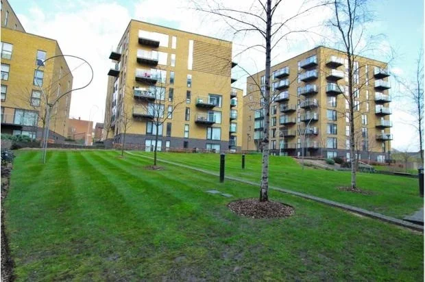 Flat Rossett Way in Greater London