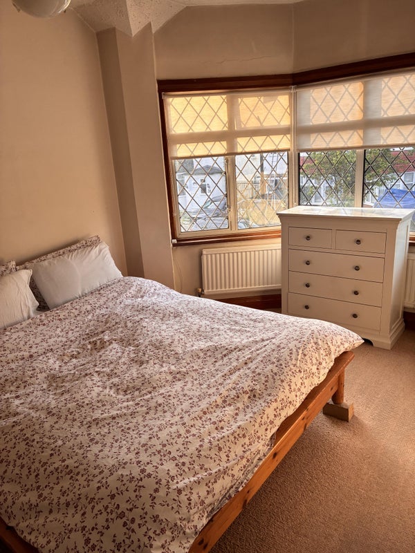 Room Court Way in Greater London