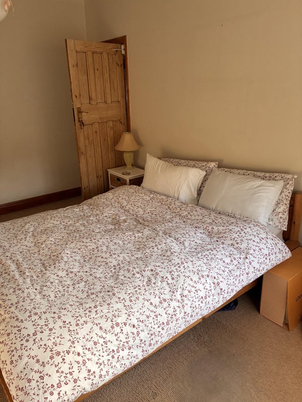 Room Court Way in Greater London