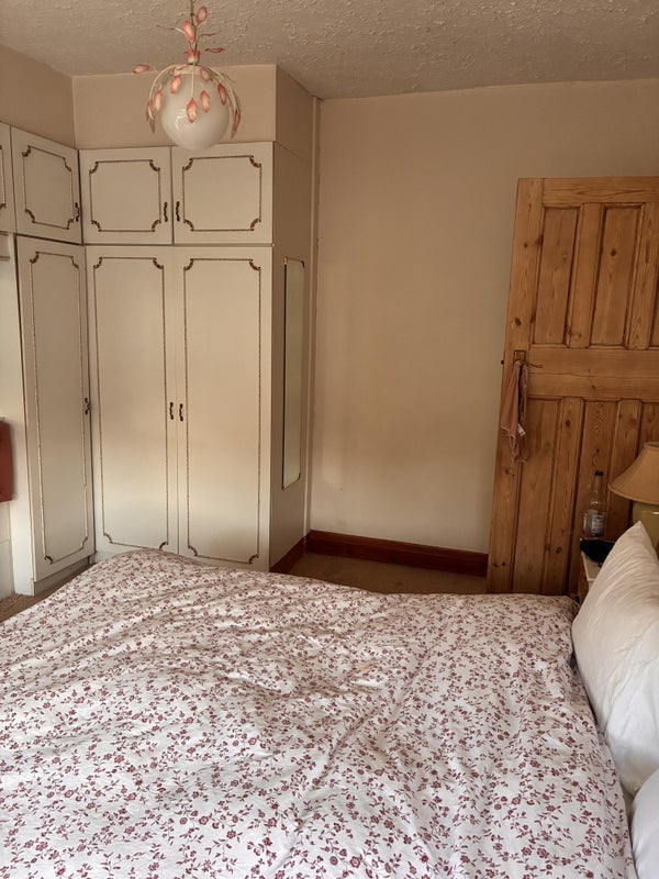 Room Court Way in Greater London