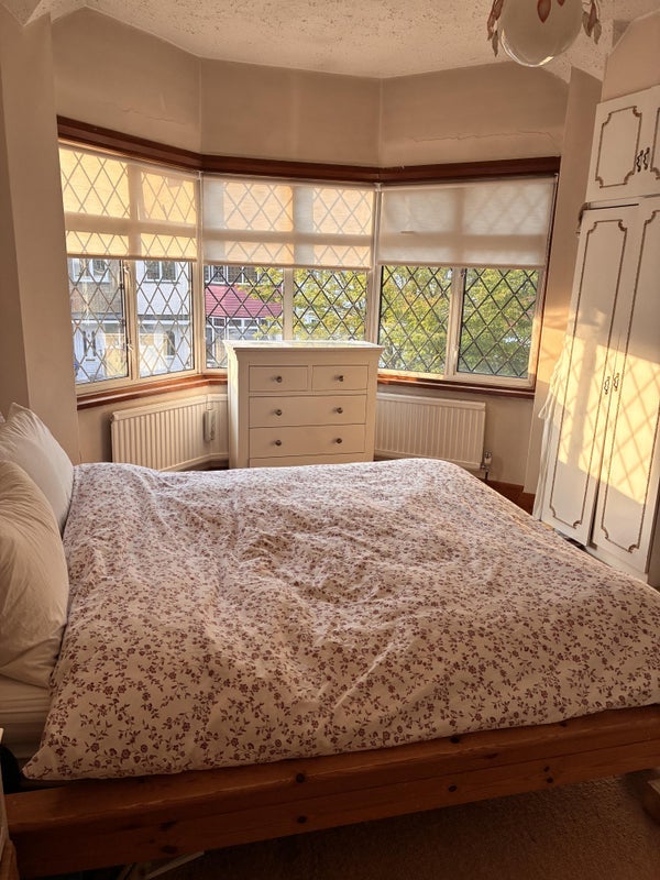 Room Court Way in Greater London