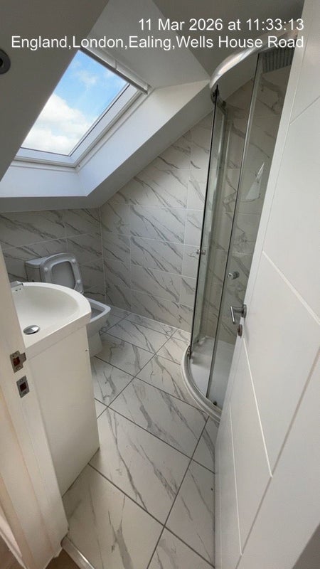Room Wells House Road in Greater London