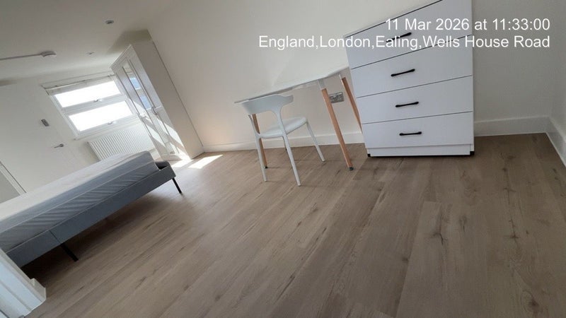 Room Wells House Road in Greater London