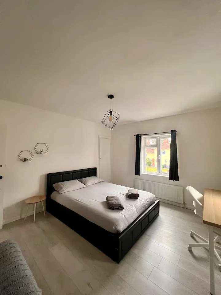 Room Mount Road in Greater London