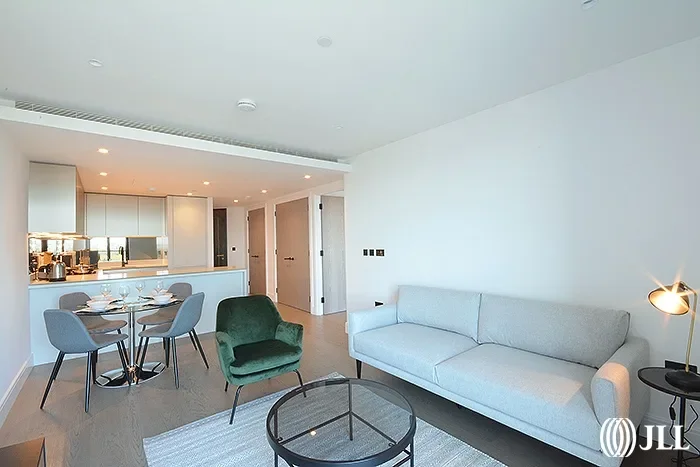 Flat Albert Embankment in Greater London