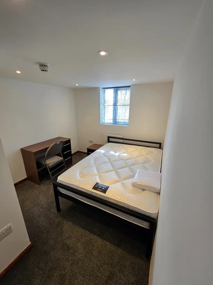 Flat Dunstable Road in Luton