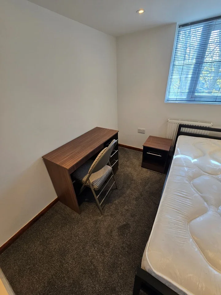 Flat Dunstable Road in Luton