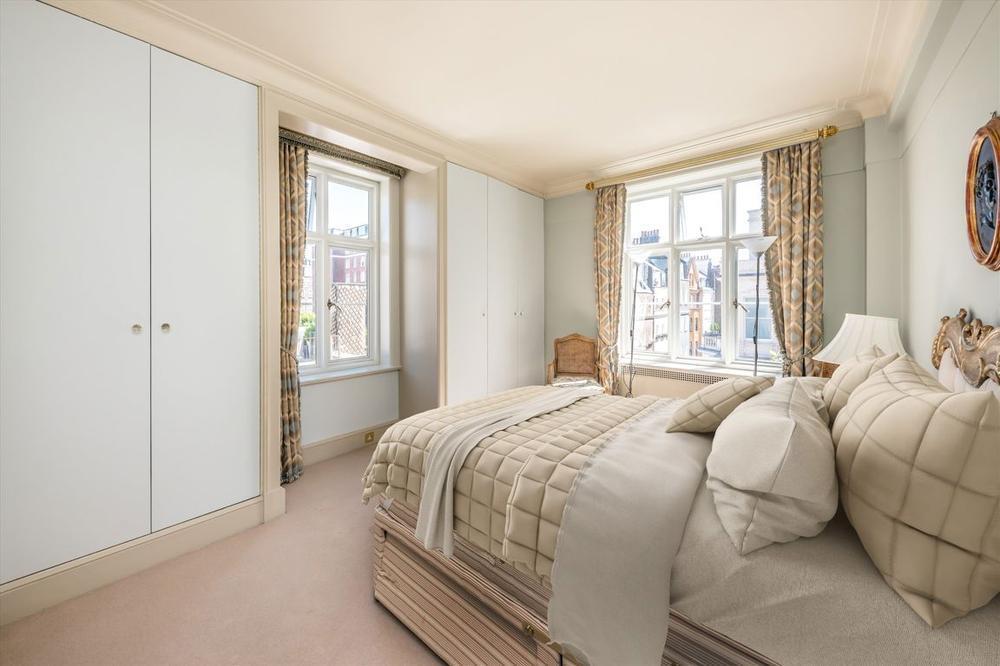 Flat Chesterfield Gardens in City of Westminster