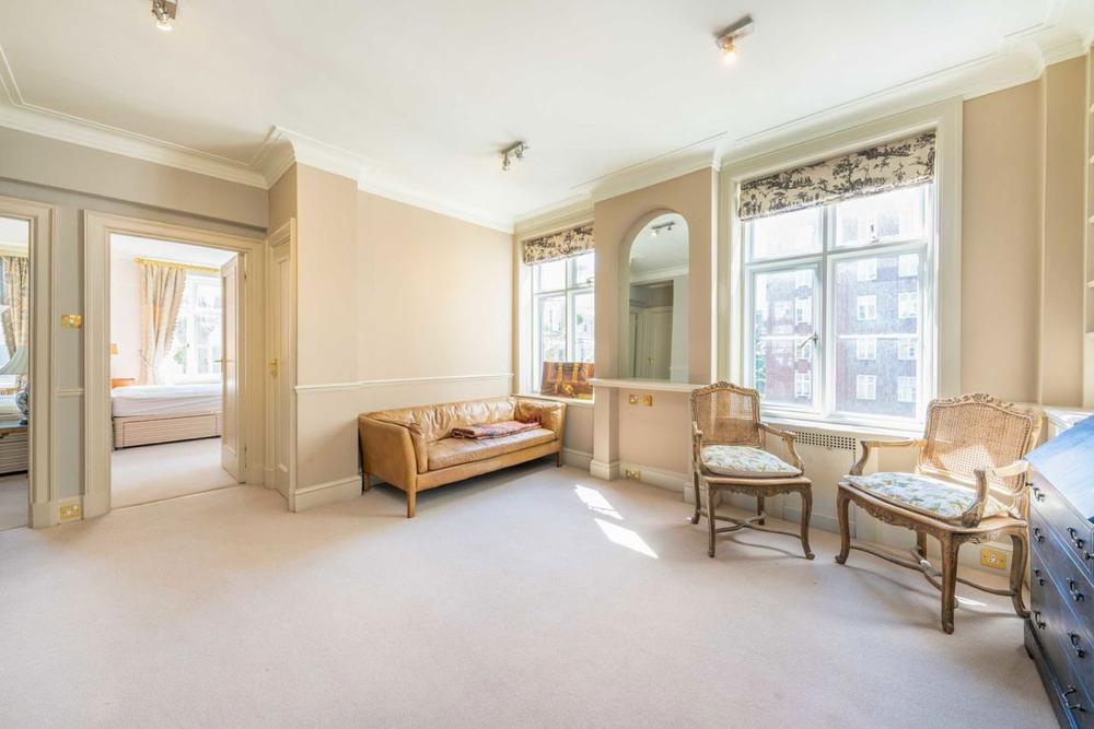 Flat Chesterfield Gardens in City of Westminster